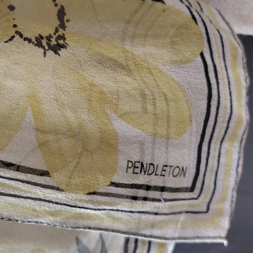 💛 Pendleton Silk Scarf. Yellow with Flowers. - Picture 3 of 8